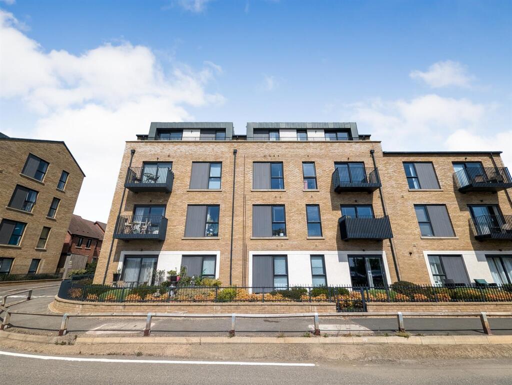 PXL_20250428_111717118.RAW-01.COVER.jpg