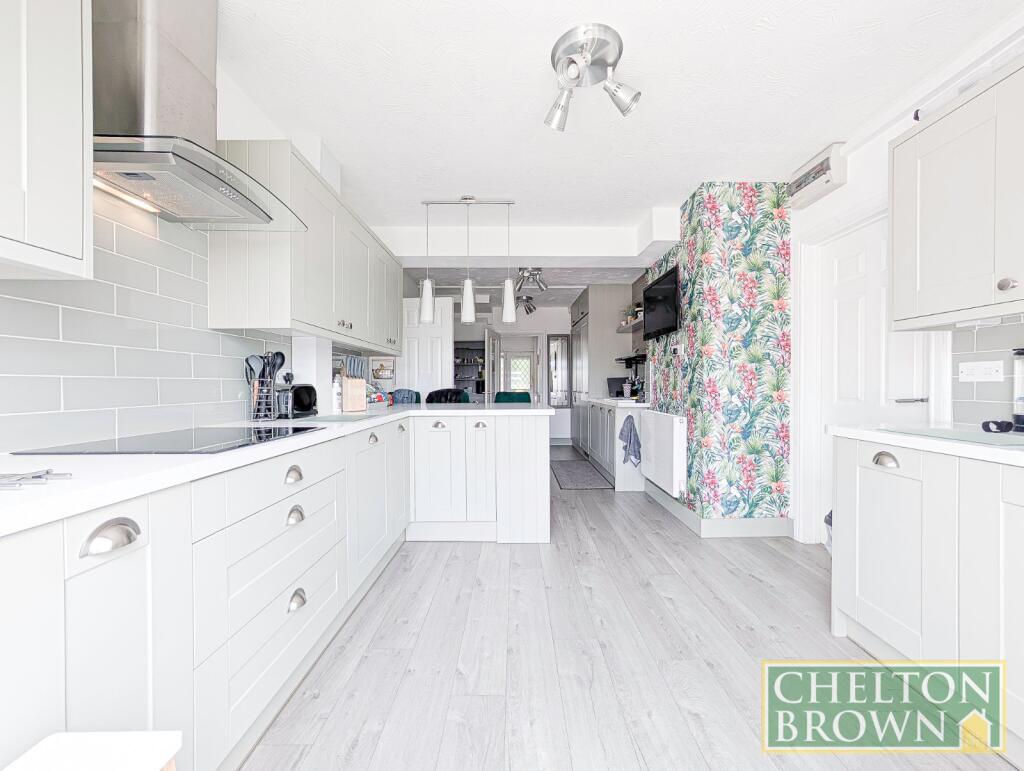 Kitchen &amp; Breakfast