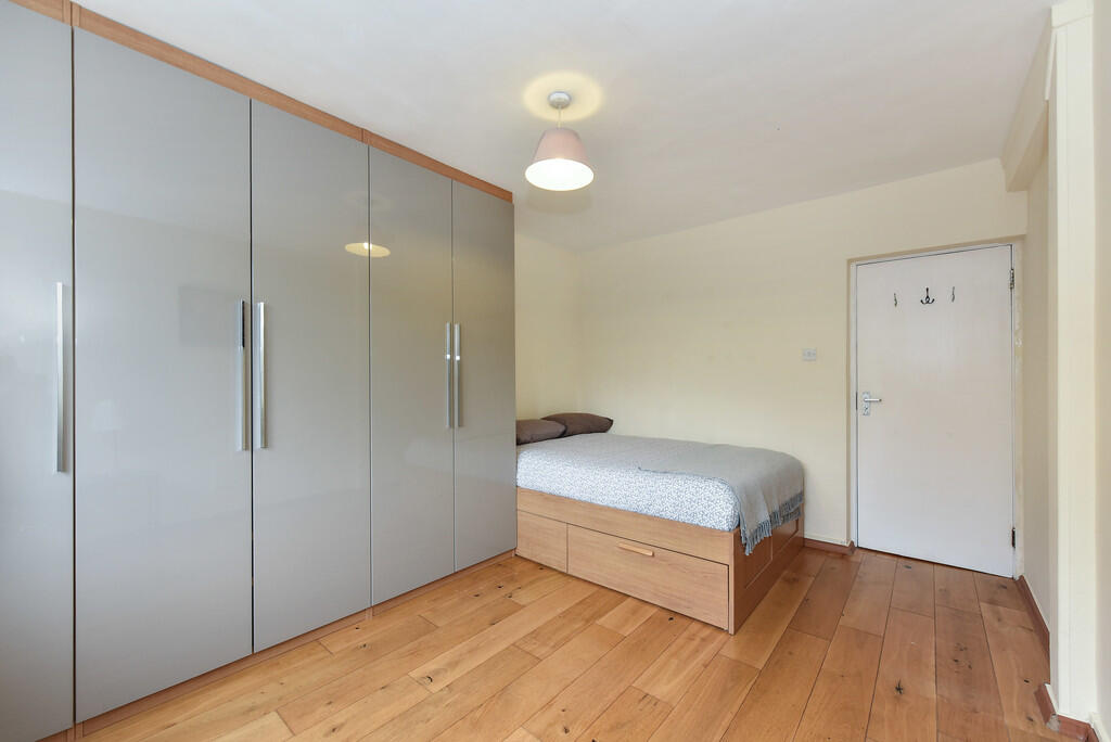 82 parkside estat...