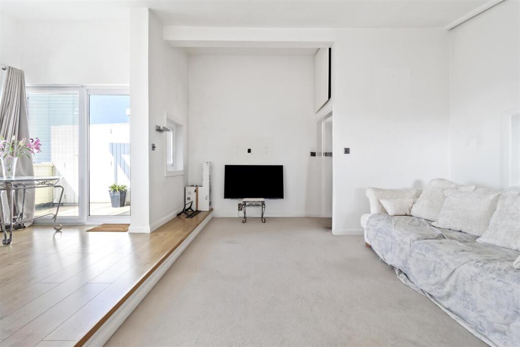 wells court, 11-008.JPG