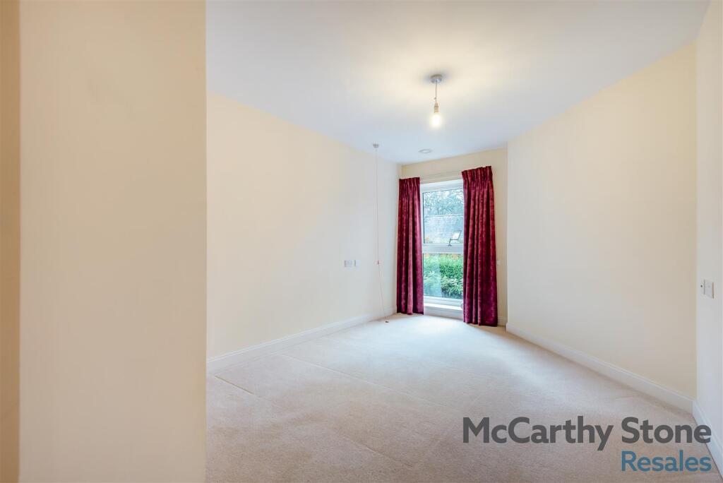8673628-interior10.jpg