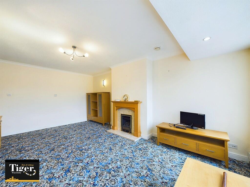 CAM02176G0-PR0420...