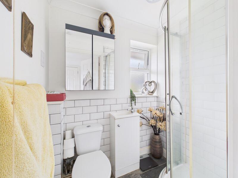 en-suite shower room