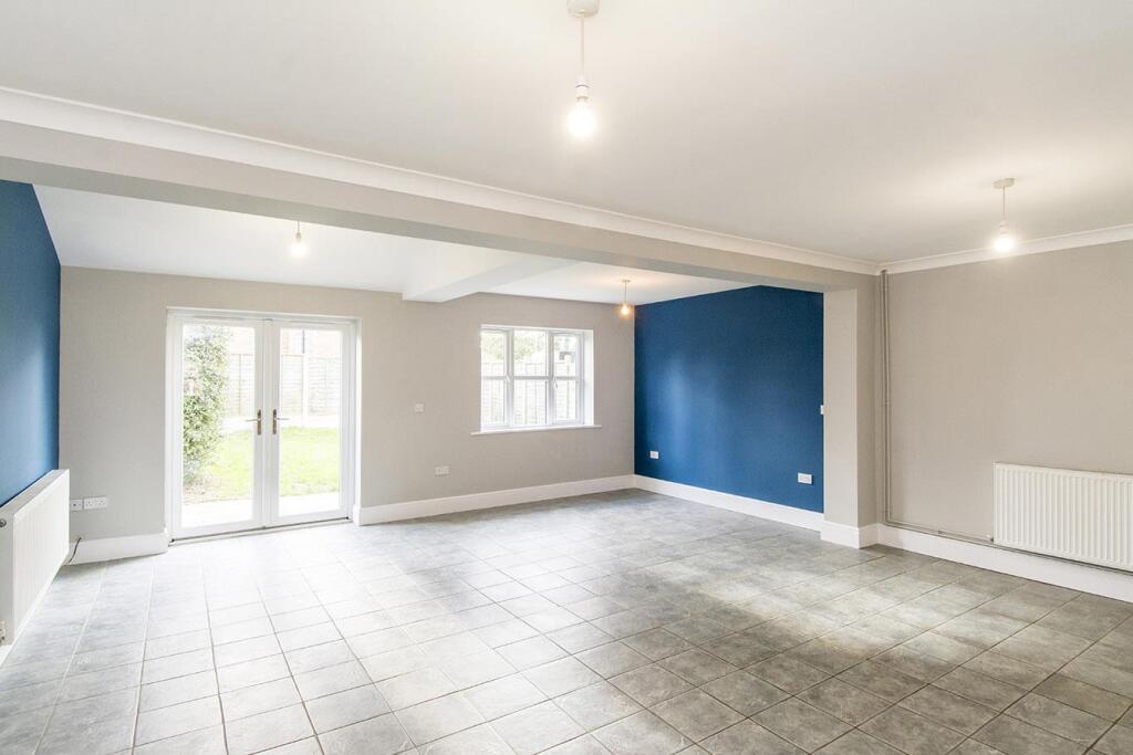 (Lounge/Diner Photo Two)