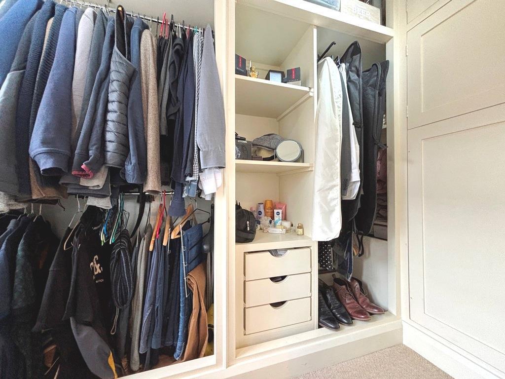 Walk in Wardrobe.JPG