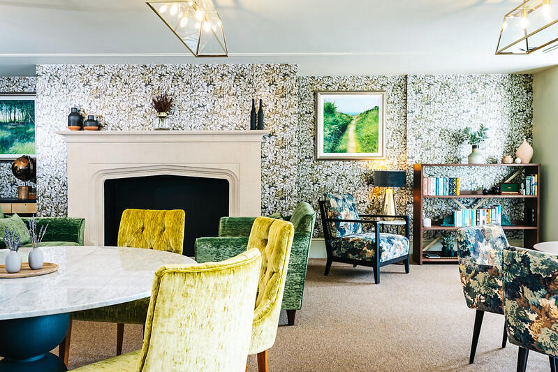 Village Lounge 