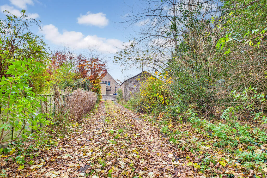 CAM04201G0-PR0117-STILL027