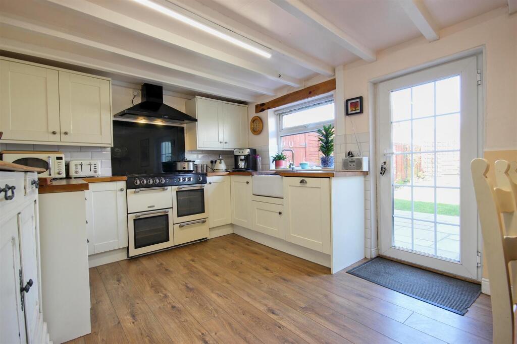 BREAKFAST KITCHEN