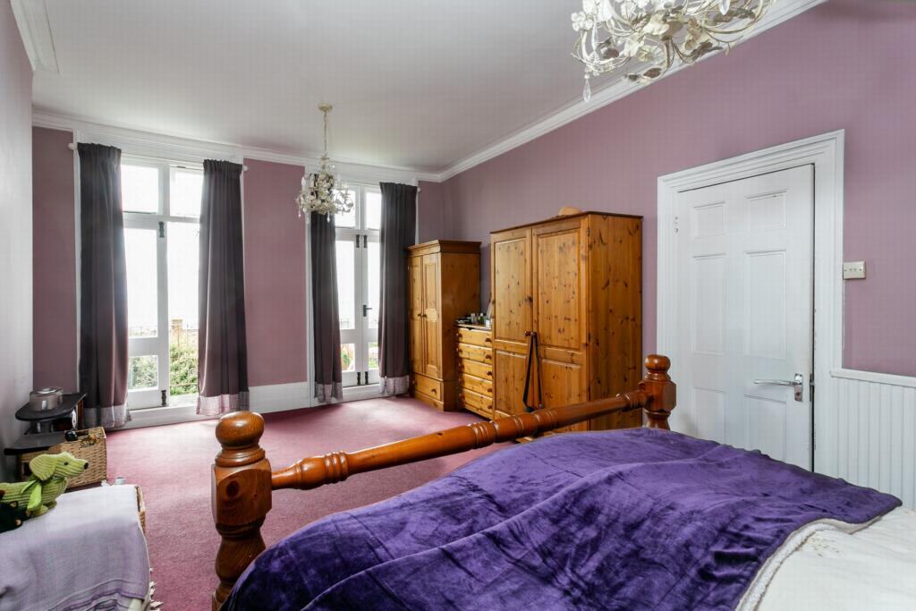 Principal bedroom