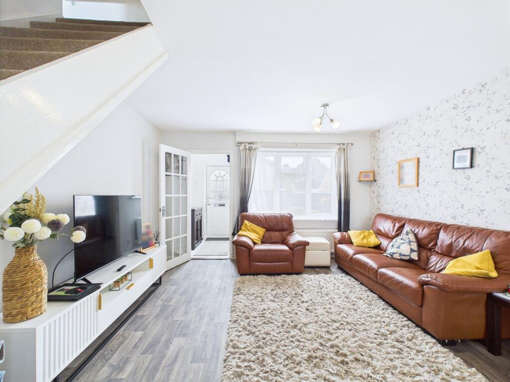 CAM01909G0-PR0373-STILL008