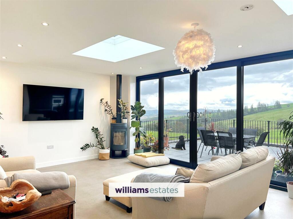 Open Plan Kitchen/Living Area