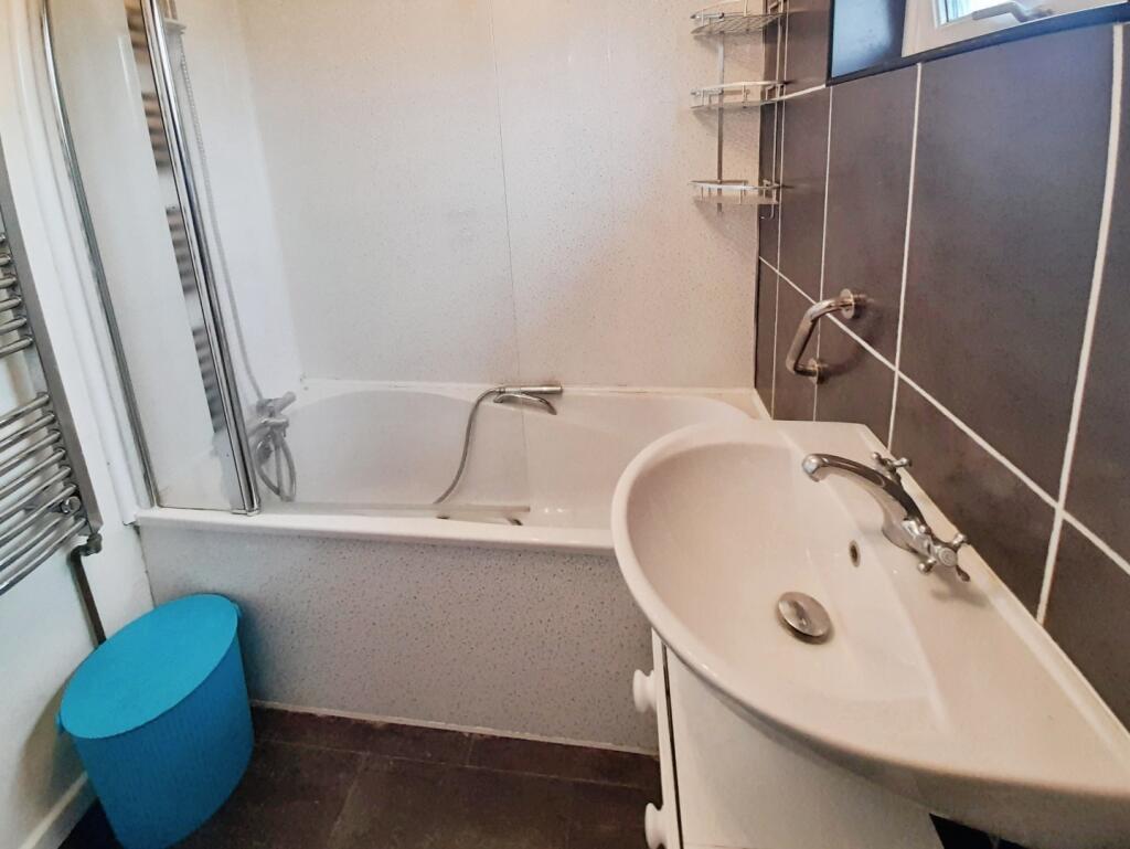 pbox-bathroom-333158.jpg