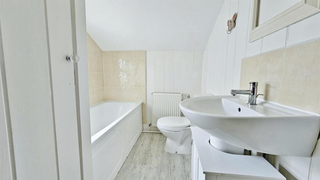 En-Suite Bathroom