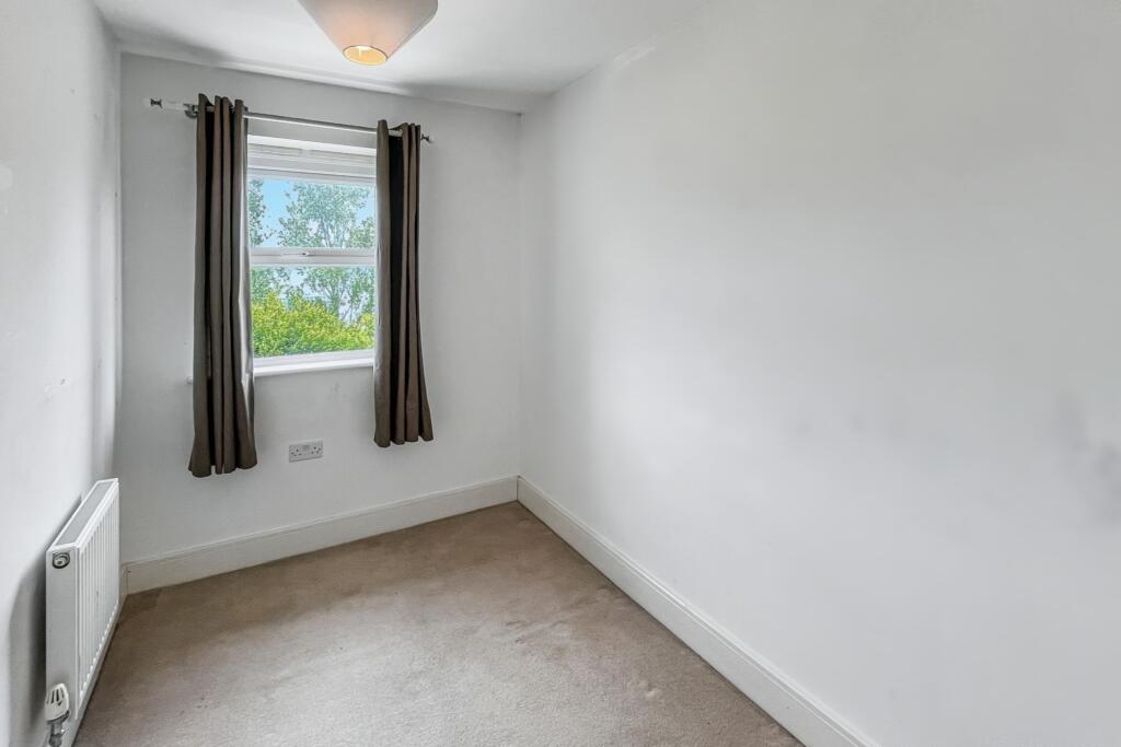 40 Reynolds Avenue, Redhill, Surrey, RH1 1TJ