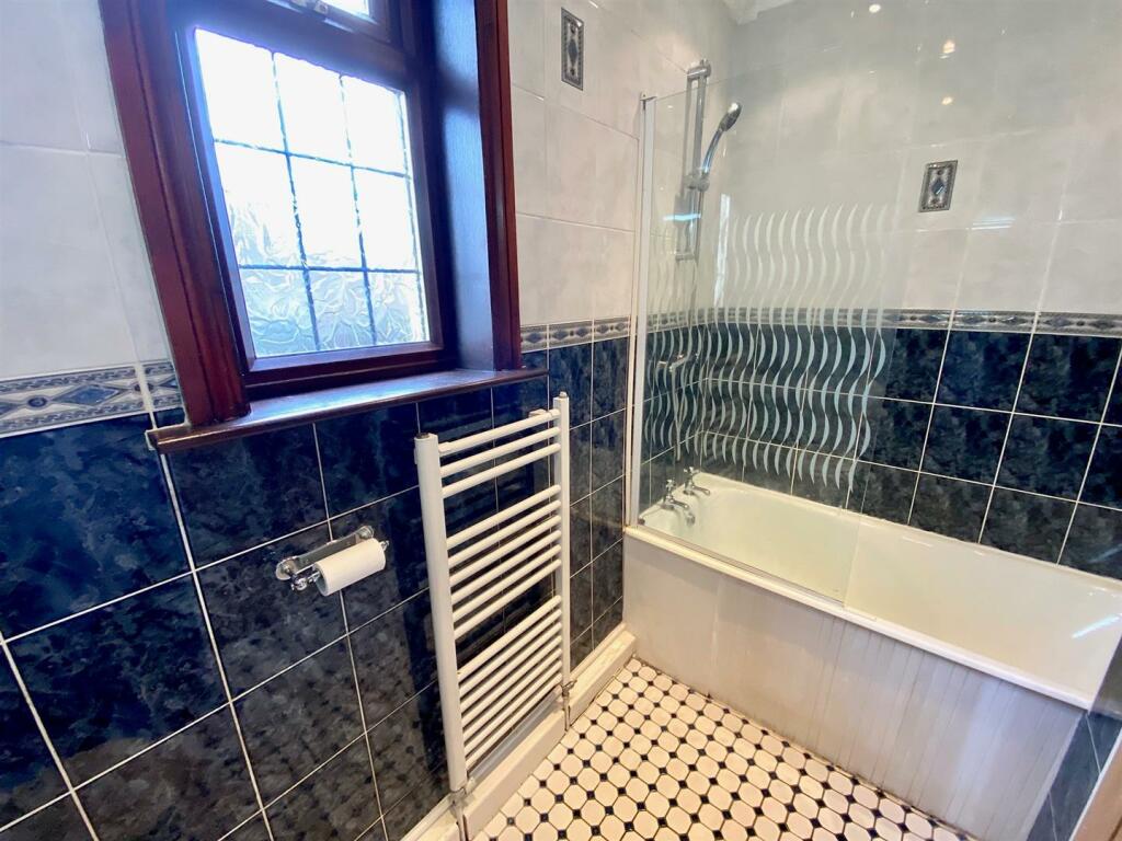child lane 8 bathroom 2.jpg