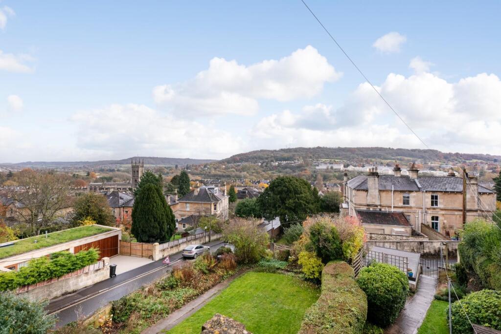 First Floor Flat, 2 Beaufort Villas, Bath, BA1 6LY