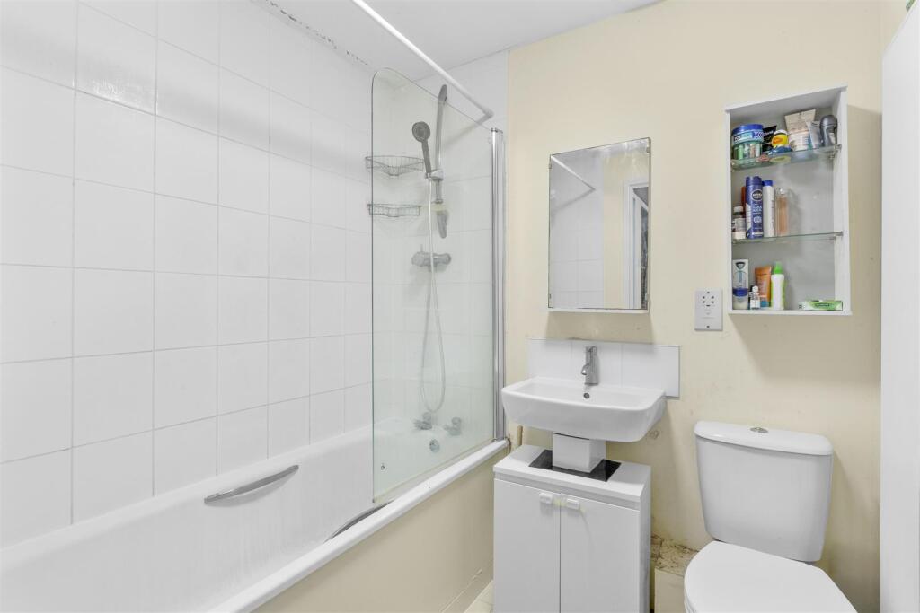46 Windrush Drive, HP13 7TR-8.jpg