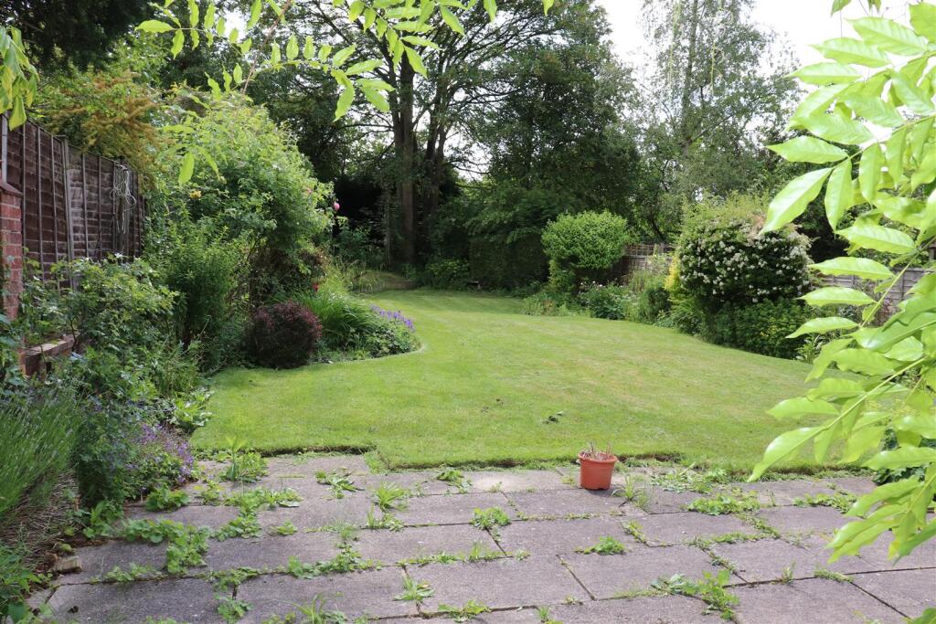 GOOD SIZED REAR GARDEN