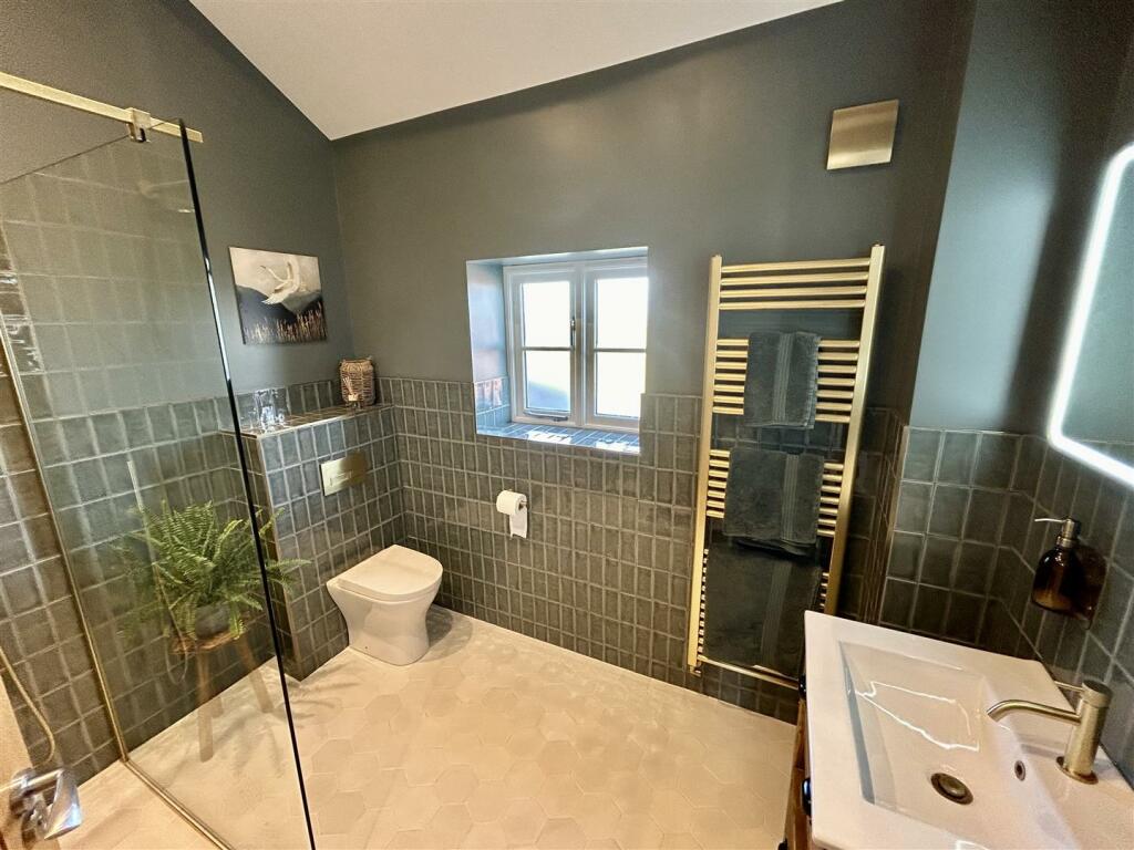 ensuite.JPG