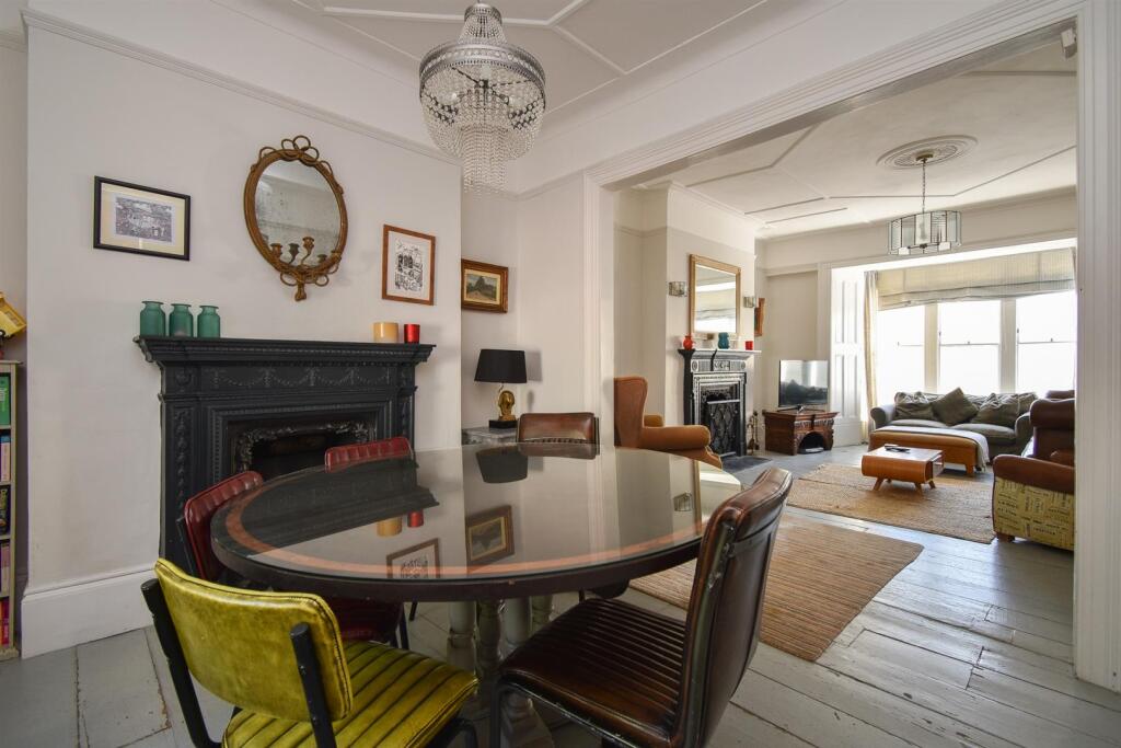 Dining room/living room