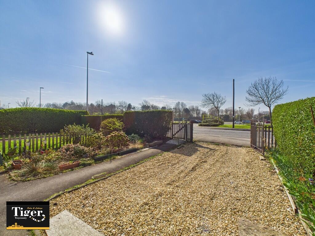 CAM02176G0-PR0526...