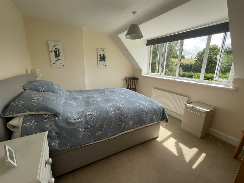 bed 1.jpg