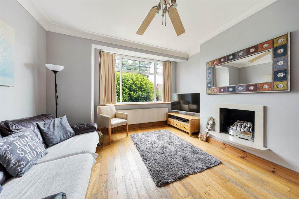 Larkshall Road