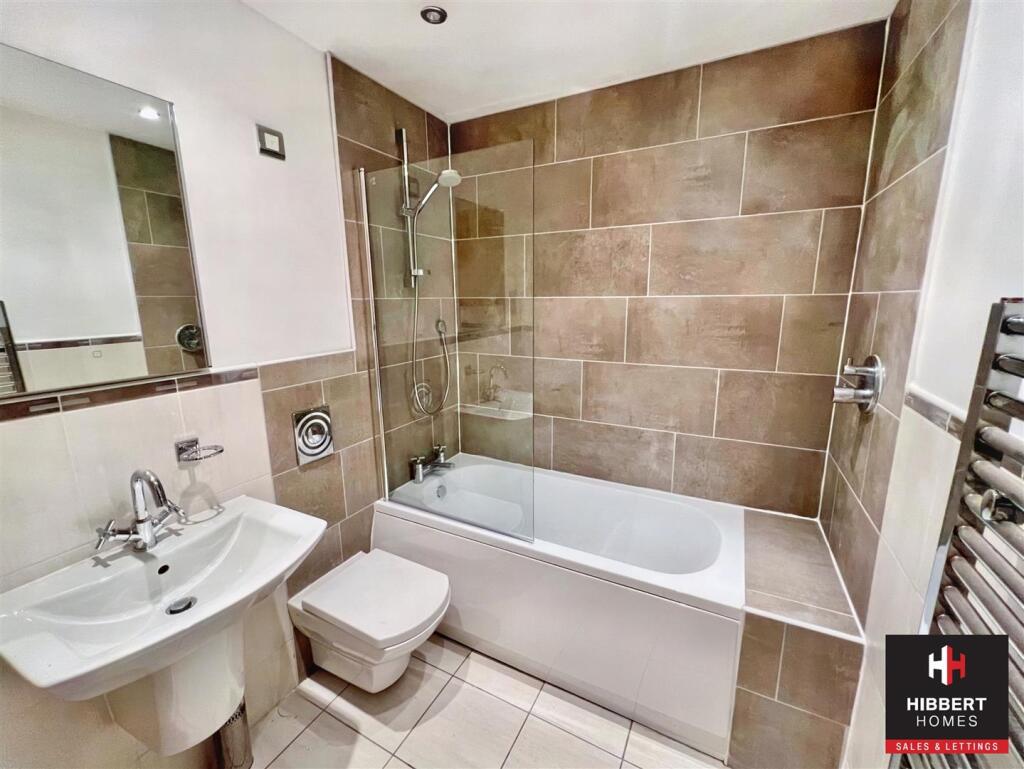 bathroom (2).jpg