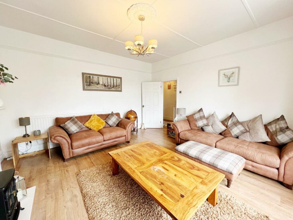 Lounge pic 6.jpg