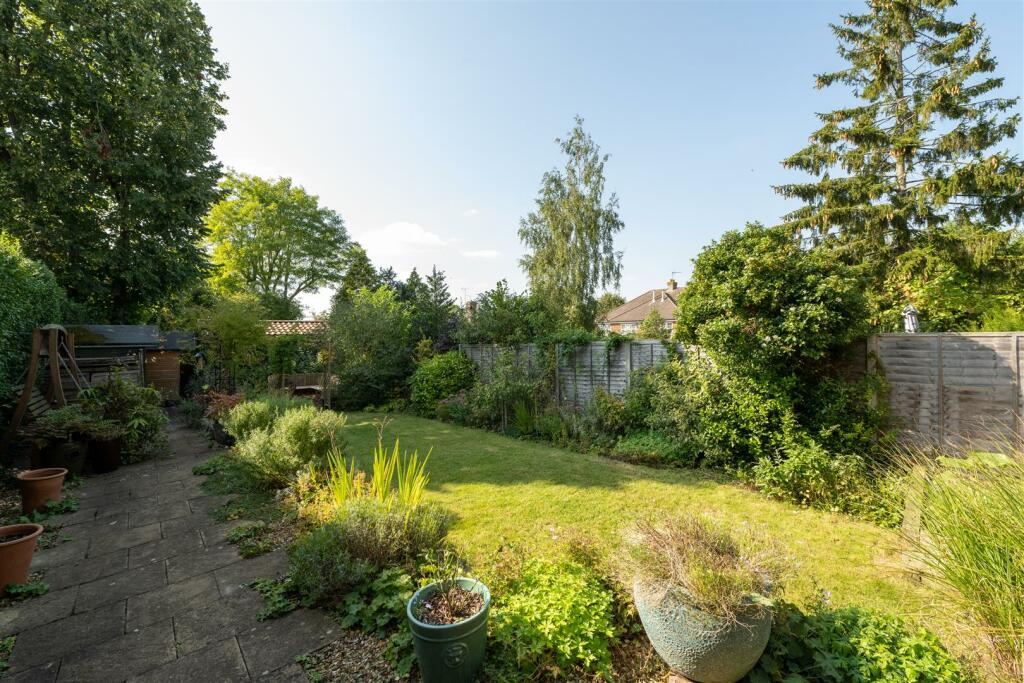 26 Queenswood Drive, Hitchin-43.jpg