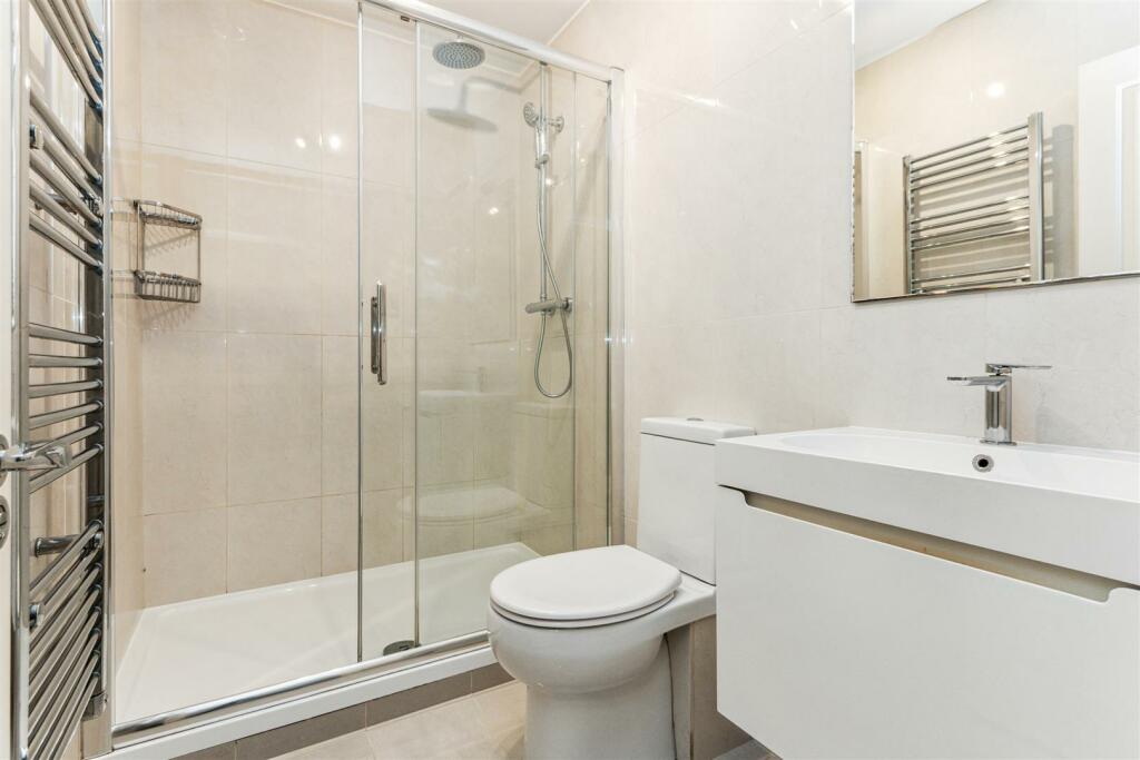 104a Coverton Road bathroom.jpg