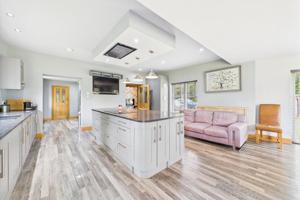 CAM01689G0-PR0472...