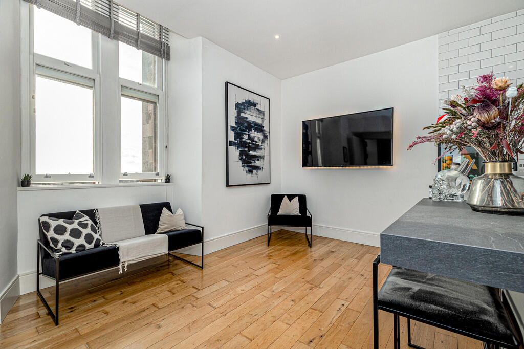 Flat22ShawHouse-1...