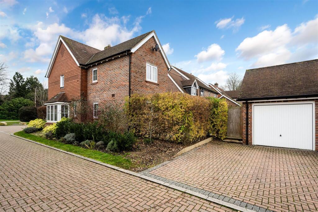 WOODLANDS CLOSE (20).jpg