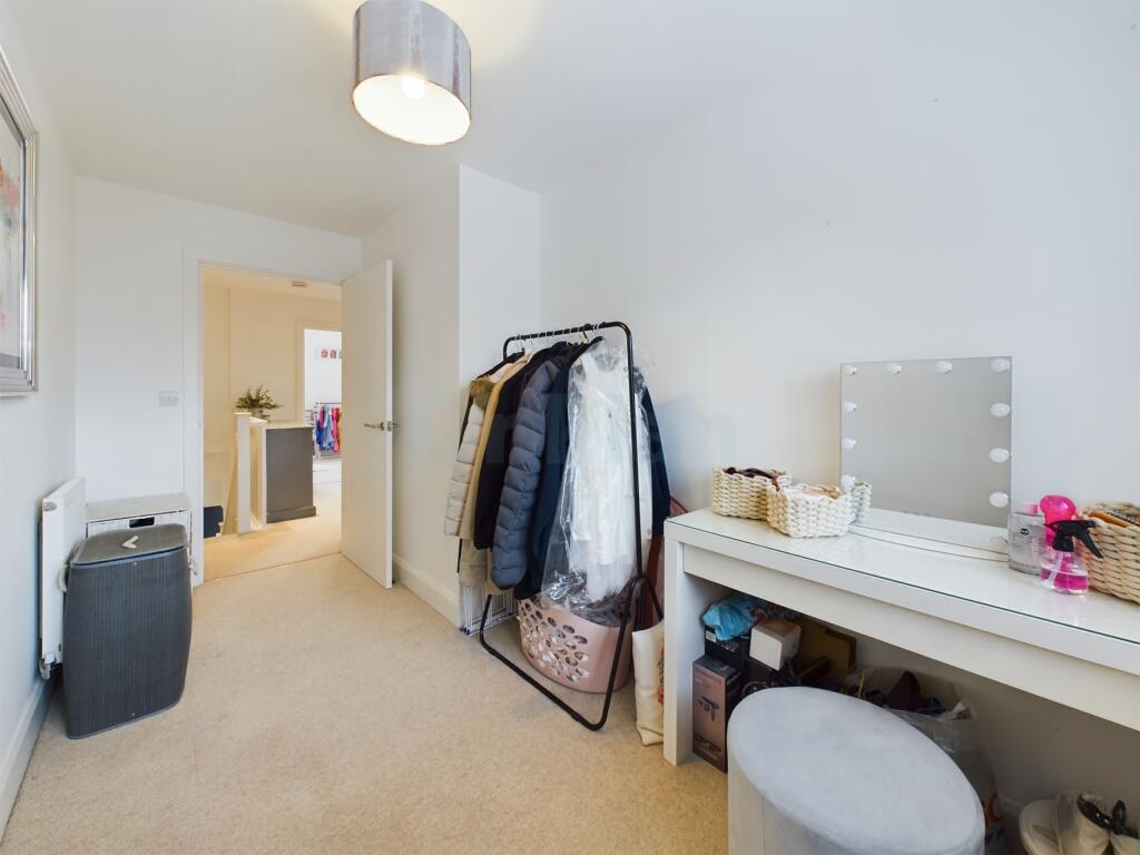 CAM04024G0-PR0010-STILL019