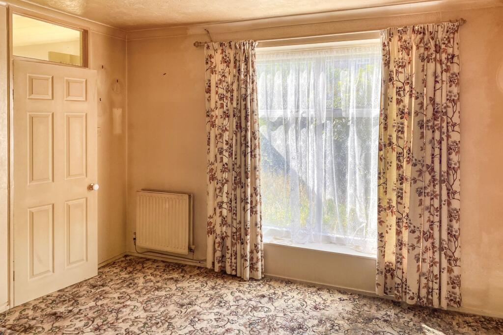 74 Quantock Road, Taunton, Somerset, TA2 7NS