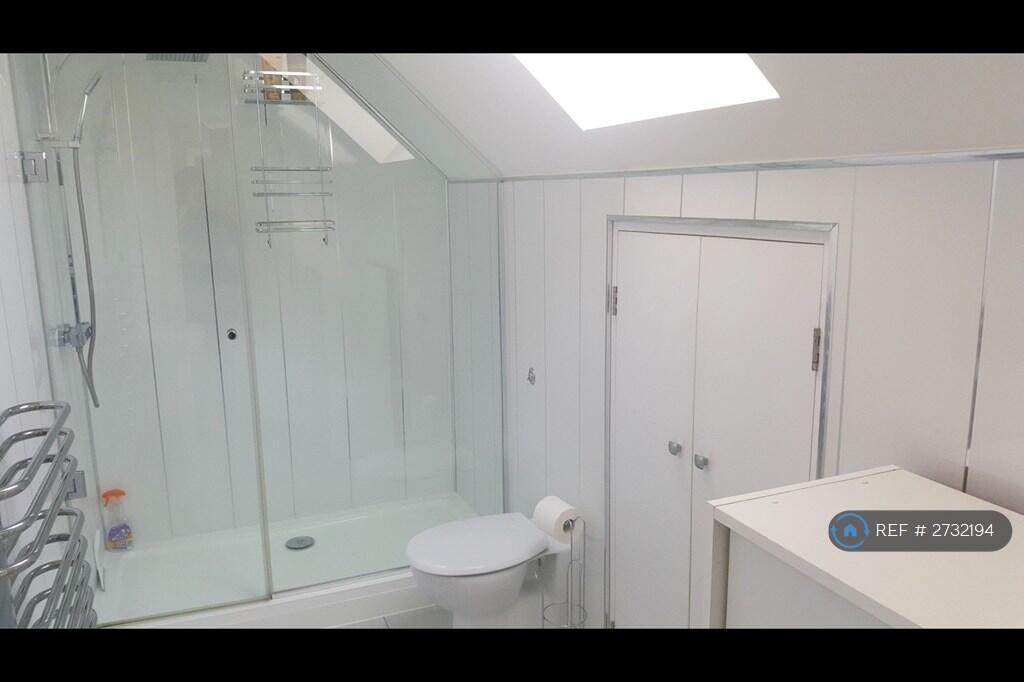 Shower Room With Washing Machine 