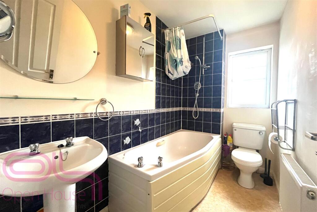 Baldwin - Bathroom.jpg