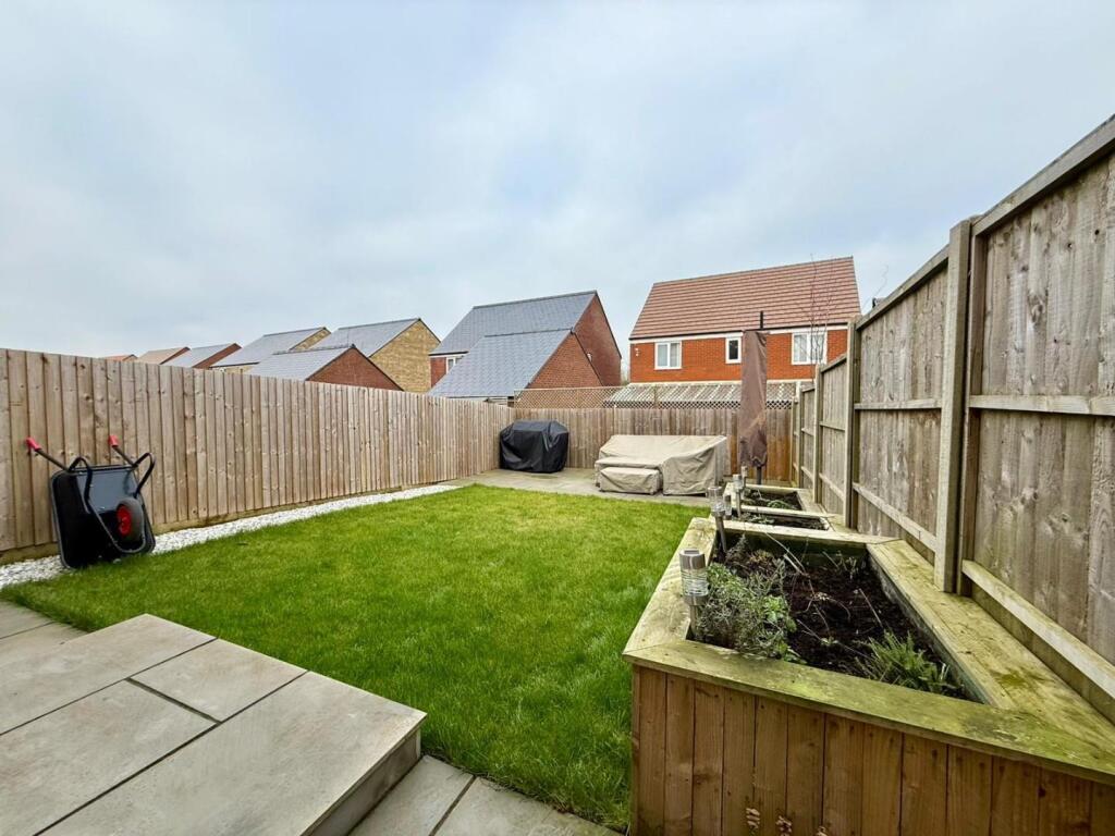 REAR GARDEN NEW.jpg