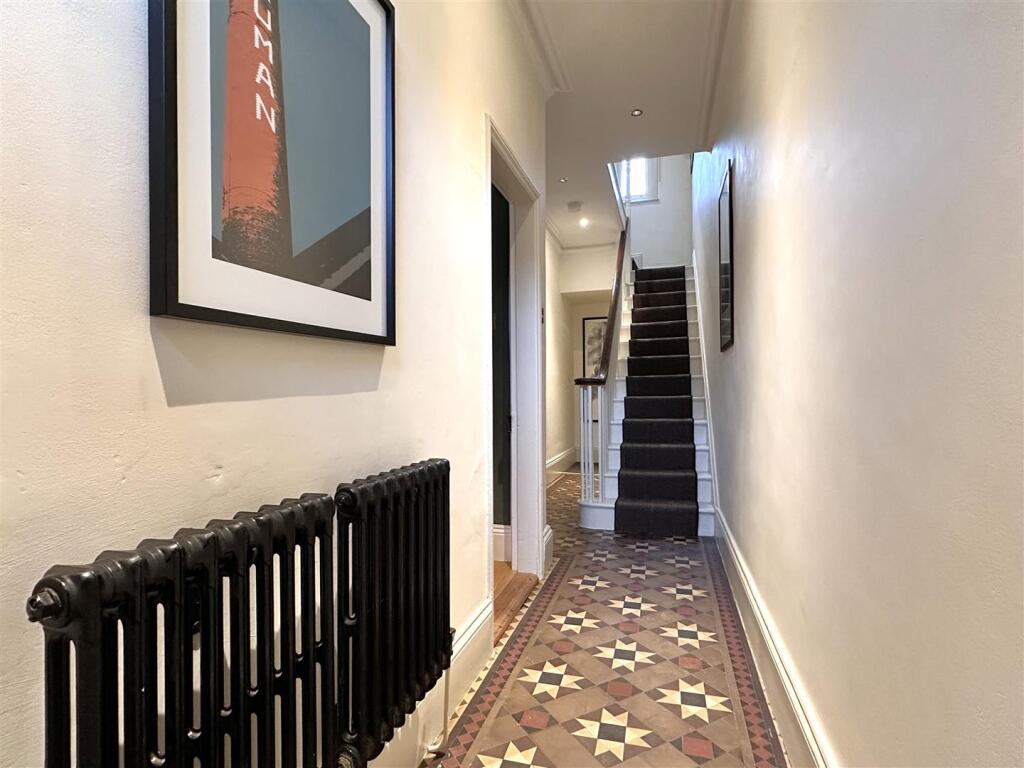 Inviting Entrance Hall 561