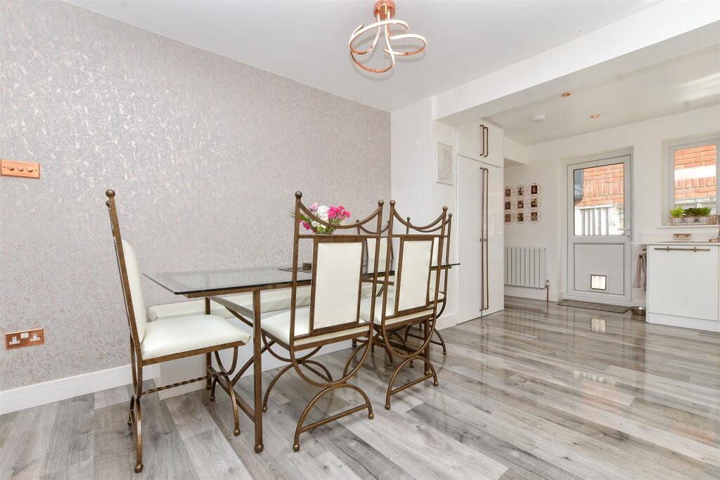 Kitchen / Living Room