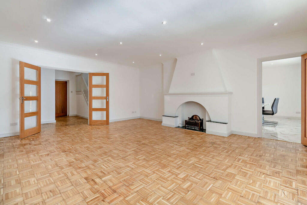 8664256-interior2...