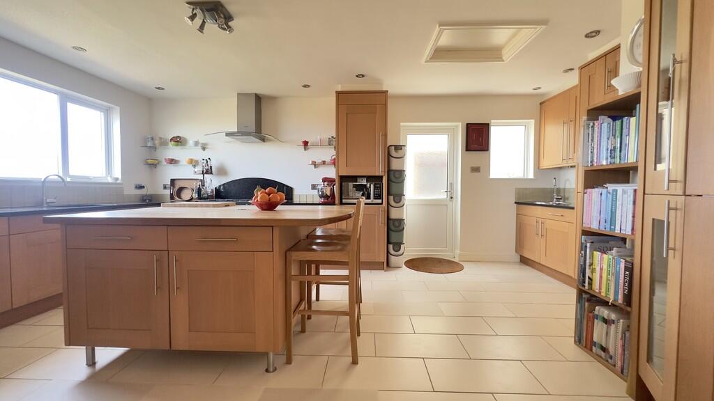 4AED13D4-747F-4C3...