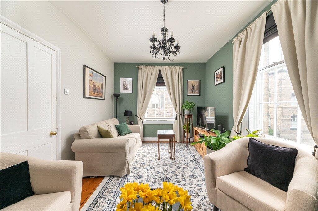 Bedroom/Living Room
