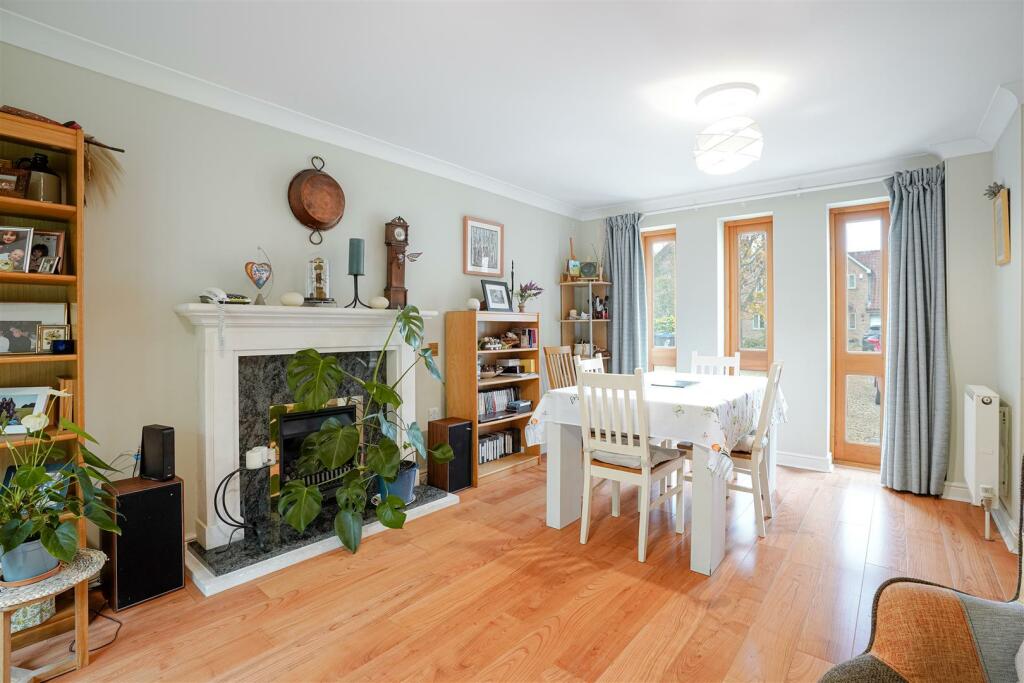 12A Copperfield Way, Burwell-16.jpg