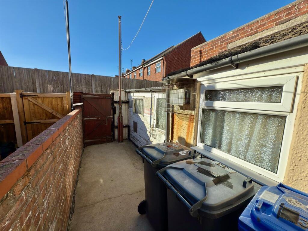 COURTYARD GARDEN.jpg