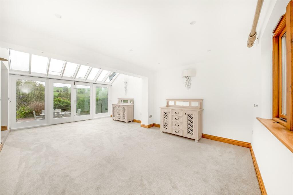 Second sitting room 2.jpg