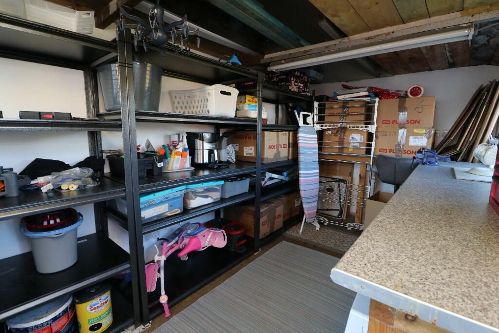 Garage/Workshop