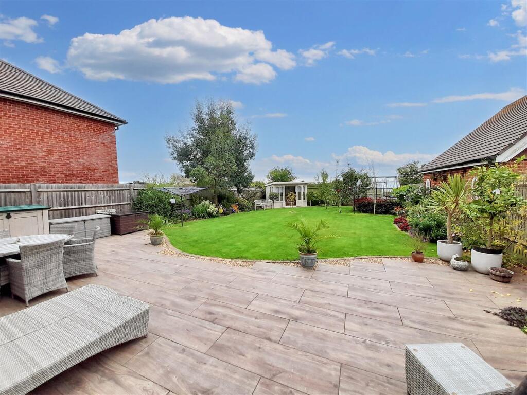 Rear garden 6 new.jpg