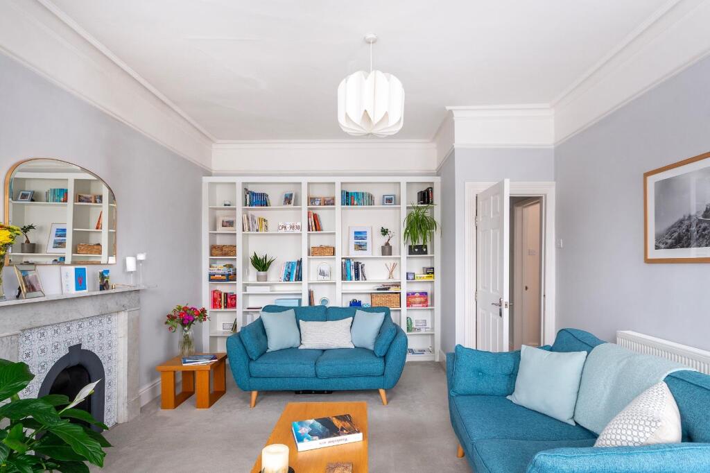 F1F0F1CRSA - Living Room C.jpg